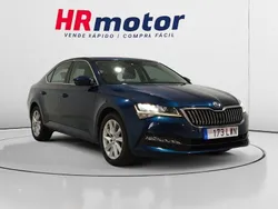 Azul Usado 2022 Skoda Superb Ambition Berlina | 24.840 € (Un poco caro)