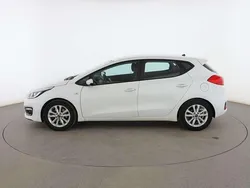 Blanco Usado 2017 Kia Ceed Berlina | 11.099 € (Precio justo)