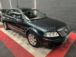Azul Usado 2004 VW Passat Advance Berlina | 3990 € (Precio justo)