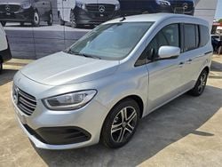 Gris Nuevo 2025 Mercedes T180 Monovolumen | 34.900 € (Precio justo)