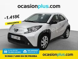 Gris / plata Usado 2024 Toyota Aygo Play Utilitario | 15.600 € (Precio justo)
