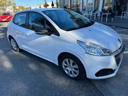 Blanco Usado 2018 Peugeot 208 Business-Line Utilitario | 7999 € (Buen precio)
