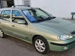 Gris / plata Usado 2000 Renault Mégane GrandTour Familiar | 2250 €