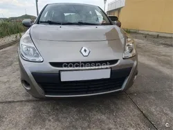 Marrón Usado 2009 Renault Clio II Authentique Berlina | 5990 € (Caro)