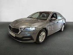 Gris / plata Usado 2021 Skoda Octavia Ambition Berlina | 18.900 € (Caro)