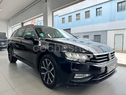 Negro Usado 2023 VW Passat Executive Familiar | 32.990 € (Precio justo)