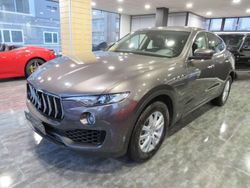 Gris Usado 2018 Maserati Levante SUV | 45.000 € (Precio justo)