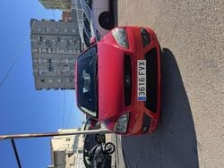 Rojo Usado 2007 Ford Focus Trend Utilitario | 2750 € (Super precio)