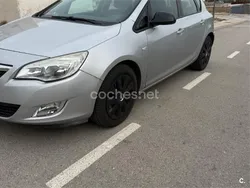 Gris / plata Usado 2012 Opel Astra Enjoy Familiar | 6400 € (Precio justo)