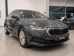 Gris / plata Usado 2021 Skoda Octavia Ambition Berlina | 17.900 € (Precio justo)