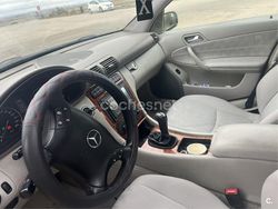 Negro Usado 2001 Mercedes C200 Classic Berlina | 2500 €