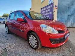 Rojo Usado 2009 Renault Clio II Business Berlina | 3499 € (Precio justo)