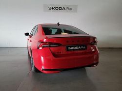 Rojo Nuevo 2025 Skoda Octavia | 36.400 € (Caro)