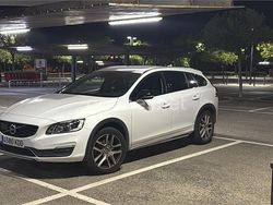 Blanco Usado 2017 Volvo V60 CC Plus Familiar | 15.900 € (Precio justo)