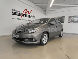 Gris / plata Usado 2017 Toyota Auris Hybrid Active Berlina | 15.000 € (Precio justo)