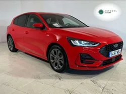 Rojo Usado 2022 Ford Focus ST-Line Berlina | 18.900 € (Buen precio)