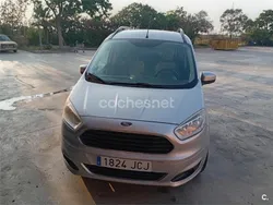 Gris / plata Usado 2015 Ford Tourneo Courier Trend Monovolumen | 8500 € (Buen precio)