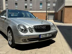 Gris / plata Usado 2004 Mercedes E400 Avantgarde Berlina | 8500 €