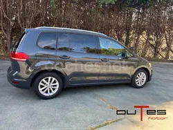 Gris / plata Usado 2018 VW Touran Advance Monovolumen | 24.990 € (Caro)