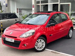 Rojo Usado 2012 Renault Clio III Collection Berlina | 5990 € (Precio justo)