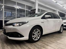 Blanco Usado 2018 Toyota Auris Hybrid Business Edition Utilitario | 14.200 € (Precio justo)