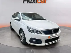 Blanco Usado 2021 Peugeot 308 Active Familiar | 11.290 €