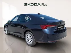 Azul Nuevo 2025 Skoda Octavia Selection Berlina | 31.900 € (Precio justo)