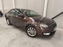 Granate Usado 2014 Skoda Octavia Elegance Berlina | 10.699 € (Precio justo)