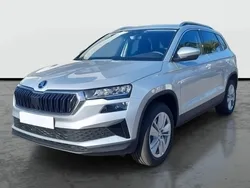 Plata brillante metalizado Usado 2024 Skoda Karoq Selection SUV | 24.990 € (Precio justo)