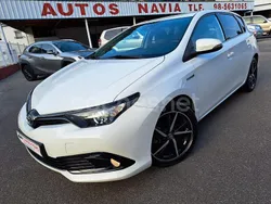 Blanco Usado 2018 Toyota Auris Hybrid Edition Berlina | 17.990 € (Un poco caro)