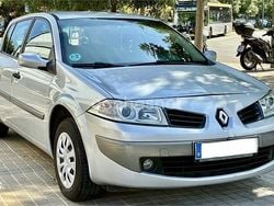 Gris / plata Usado 2007 Renault Mégane II Expression Berlina | 2990 € (Precio justo)
