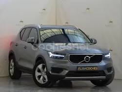 Gris / plata Usado 2018 Volvo XC40 Momentum SUV | 24.490 € (Un poco caro)