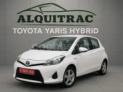 Blanco Usado 2013 Toyota Yaris Hybrid Advance Berlina | 8999 €