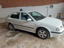 Blanco Usado 2004 Skoda Octavia Ambiente Berlina | 2500 €