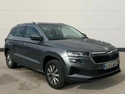 Gris Usado 2023 Skoda Karoq Ambition SUV | 24.900 € (Precio justo)