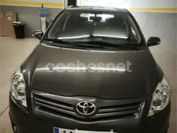 Gris / plata Usado 2011 Toyota Auris Active Berlina | 8600 € (Precio justo)