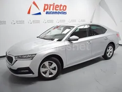 Gris / plata Usado 2022 Skoda Octavia Ambition Berlina | 20.900 € (Precio justo)