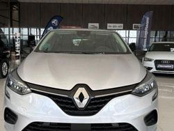 Gris Usado 2023 Renault Clio V Zen Utilitario | 14.900 € (Precio justo)