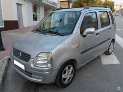 Gris / plata Usado 2001 Opel Agila Berlina | 1200 €
