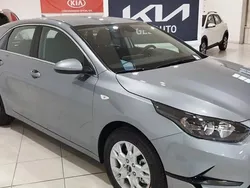 Lunar silver Usado 2024 Kia Ceed Berlina | 23.240 € (Un poco caro)