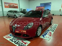 Granate Usado 2012 Alfa Romeo Giulietta Distinctive Utilitario | 7999 € (Precio justo)