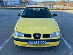 Amarillo Usado 2001 Seat Ibiza Stella Berlina | 1800 € (Precio justo)