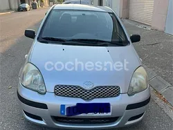 Gris / plata Usado 2003 Toyota Yaris Terra Berlina | 2900 € (Precio justo)