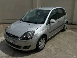 Gris / plata Usado 2006 Ford Fiesta Ambiente Utilitario | 2950 € (Precio justo)