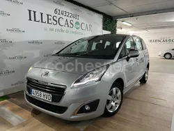 Gris / plata Usado 2014 Peugeot 5008 Active Monovolumen | 7999 € (Precio justo)