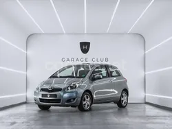 Gris / plata Usado 2010 Toyota Yaris Berlina | 7499 € (Precio justo)