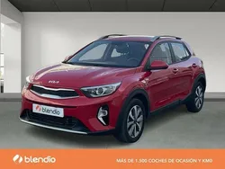 Rojo Usado 2024 Kia Stonic SUV | 19.990 € (Un poco caro)