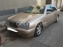 Beige Usado 2000 Mercedes E320 Avantgarde Berlina | 5000 €