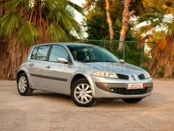 Gris / plata Usado 2007 Renault Mégane II Dynamique Berlina | 3800 € (Precio justo)