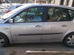 Gris / plata Usado 2005 Renault Scénic II Dynamique Monovolumen | 2100 € (Buen precio)